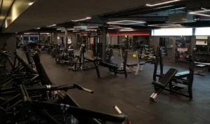 Vrije gewichten in de fitnessruimte van Fitness Ridderkerk